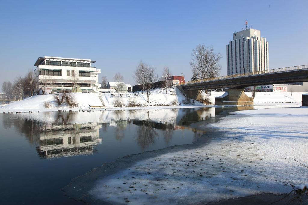 Hotel Le Pont Приєдор Екстер'єр фото